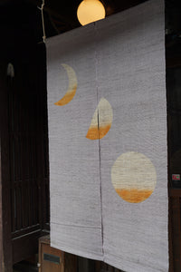 月の満ち欠け暖簾