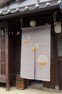 月の満ち欠け暖簾
