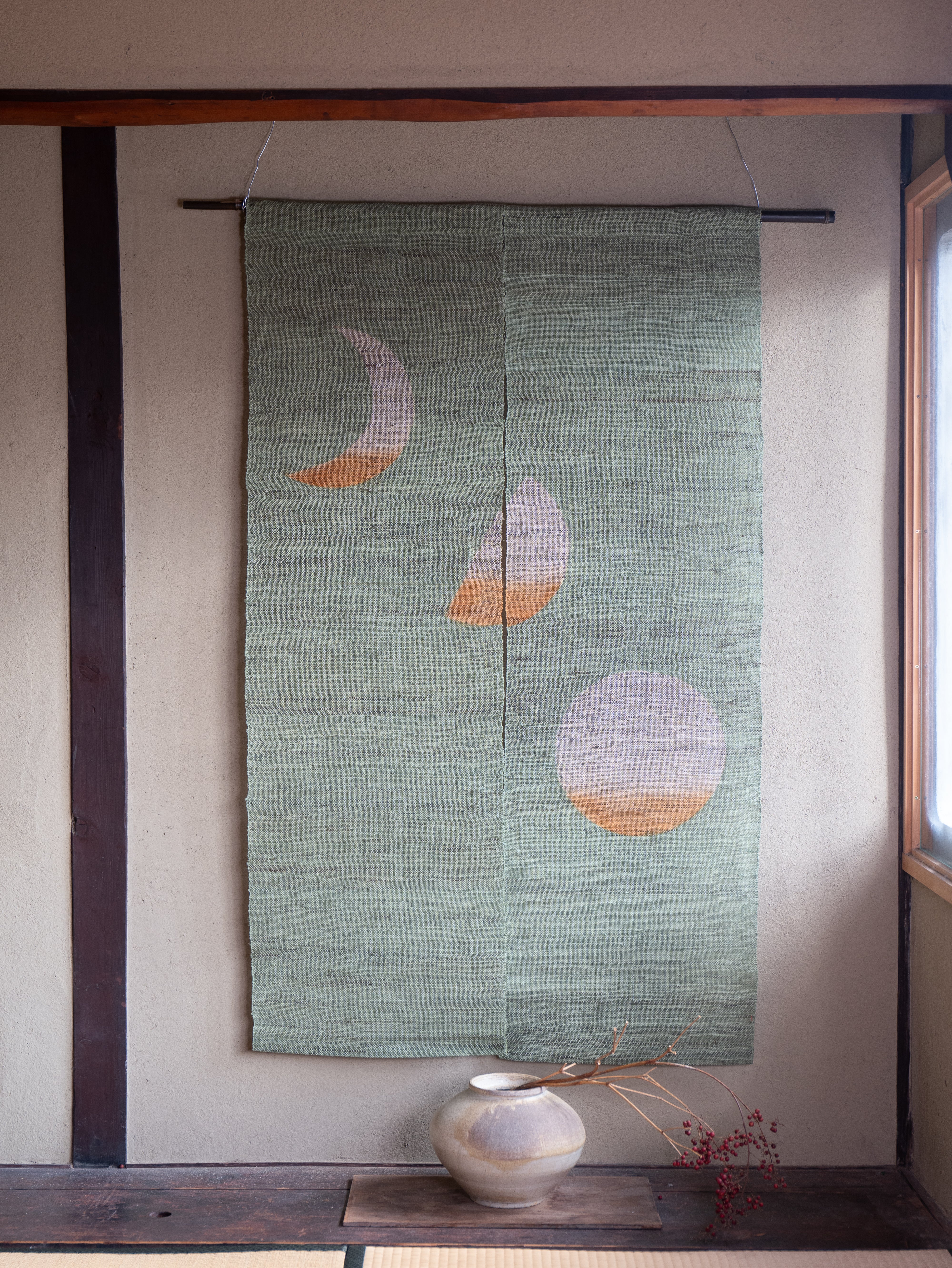月の満ち欠け暖簾