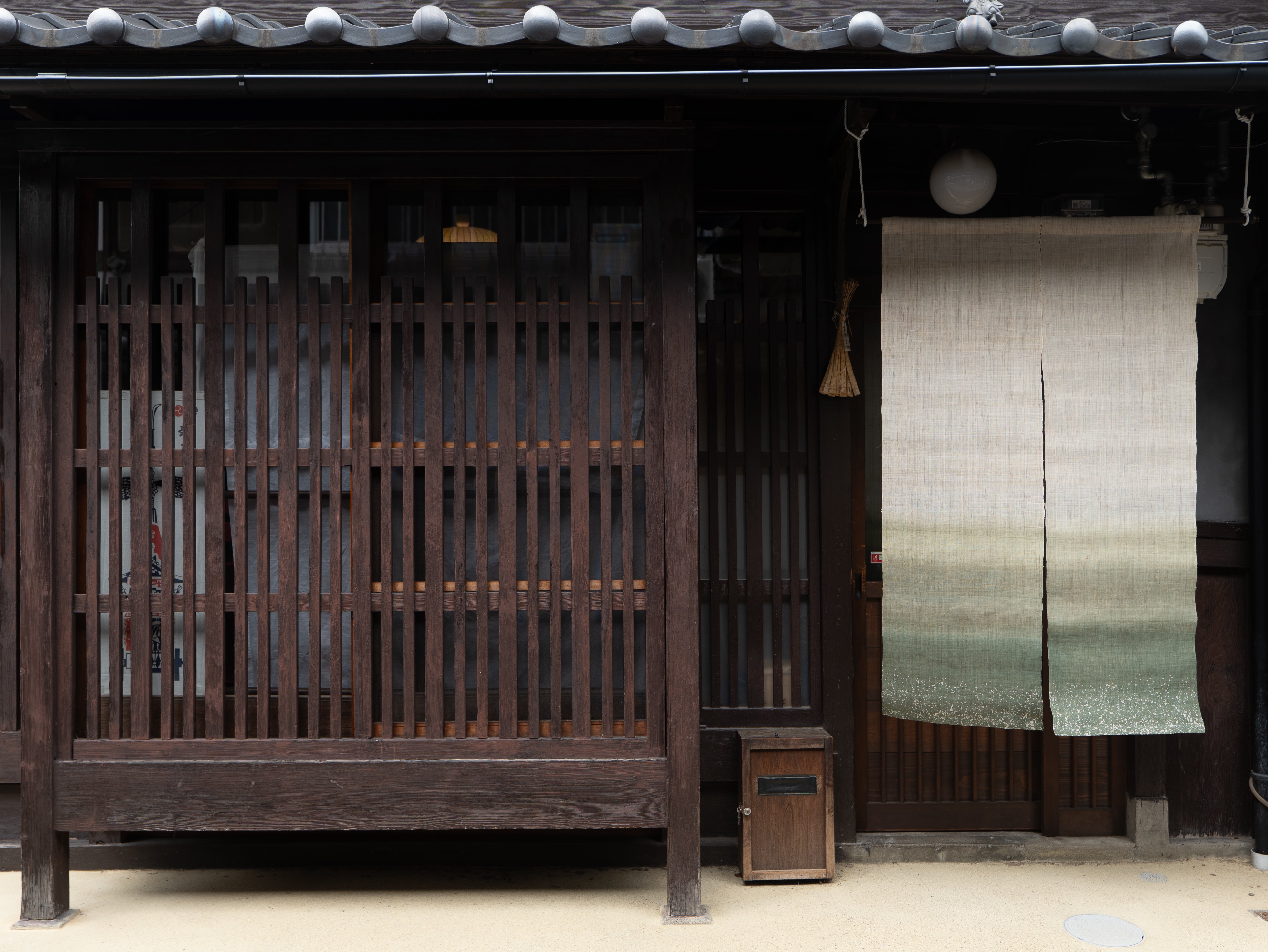 ふじみやび　のれん ♪♪ふじみやび 暖簾 のれん 麻 紫 アイボリー - メルカリ